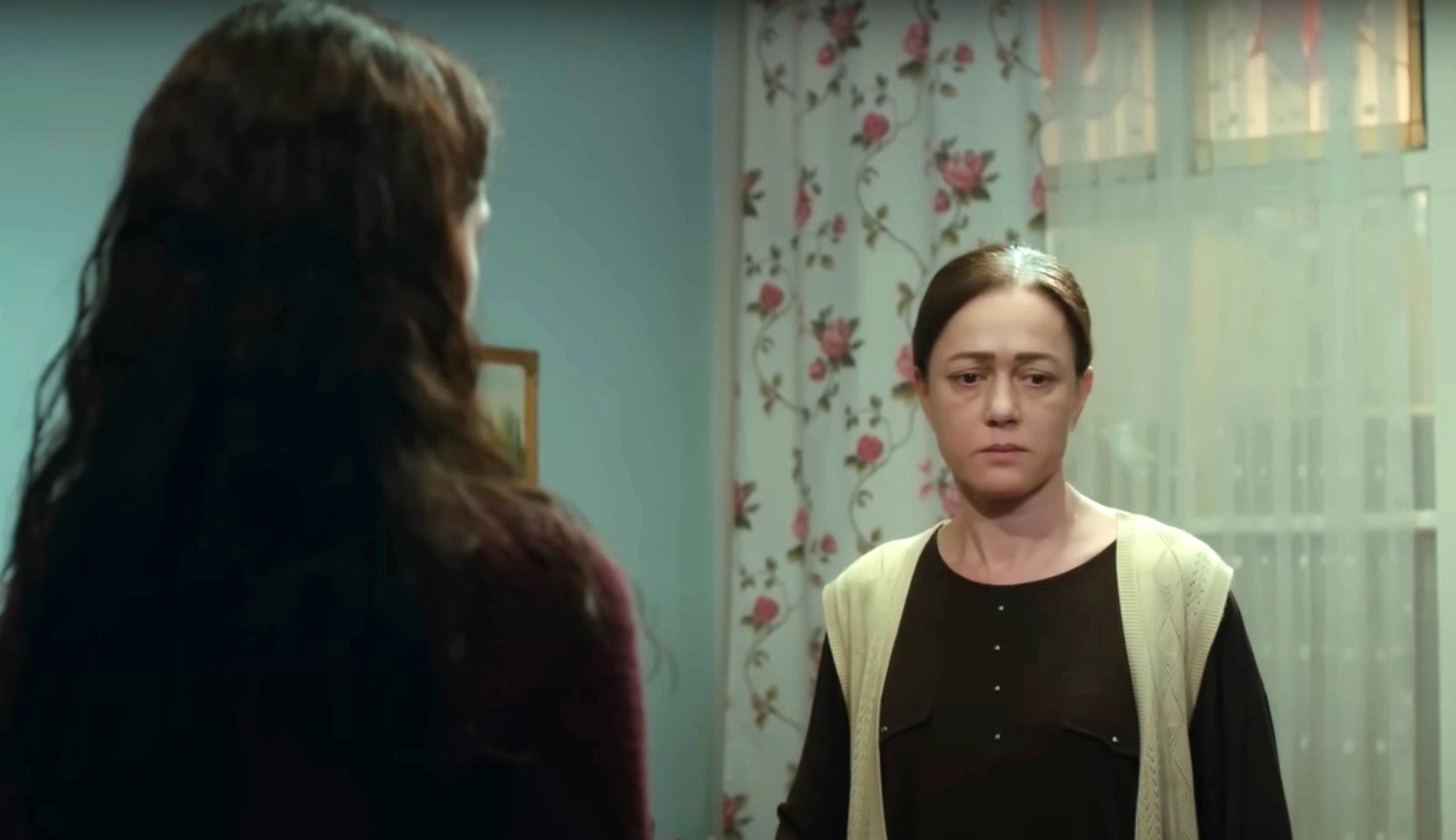 La messa in scena di Şirin, Hatice caccia Bahar, La forza di una donna - riassunto puntata 16